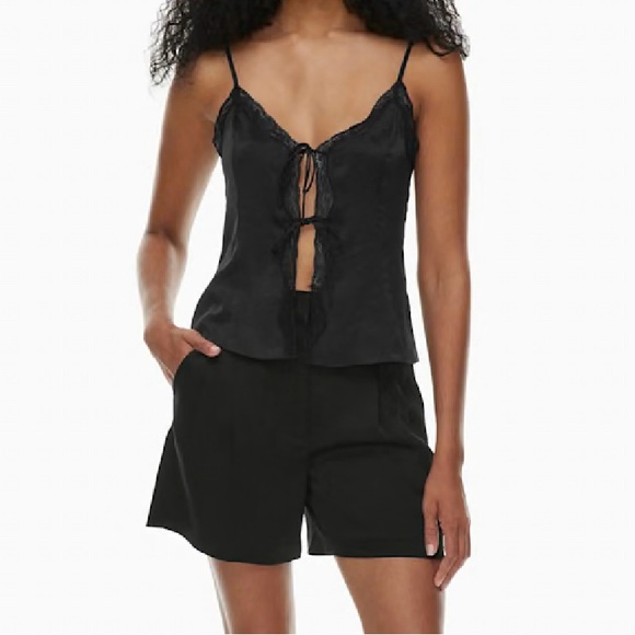 NWT Aritzia The Effortless Short Satin Size 4 - Picture 2 of 9